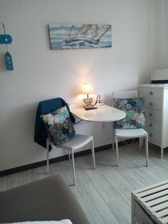 Le Petit Cabourg De La Cour Normande Studio Coeur De Ville -1 A 2 Personness Exteriör bild